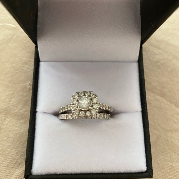 Beautiful Halo Diamond Wedding SET - Picture 8 of 13